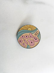 Pins “Good Vibe”