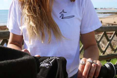 Embroidered T-shirt "surfer" - White